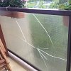 Rozbité sklo - balkon
